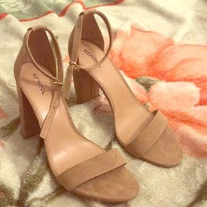 Heel pumps size 10